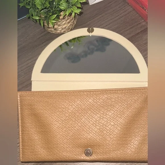 a new day Yellow and Tan Clutch - Picture 5 of 6